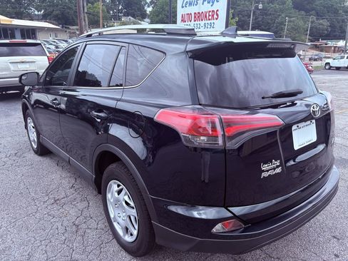 Used 2018 Toyota RAV4 LE FWD image 3