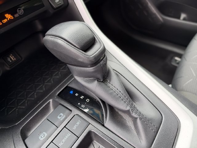 Used 2025 Toyota RAV4 XLE FWD image 24