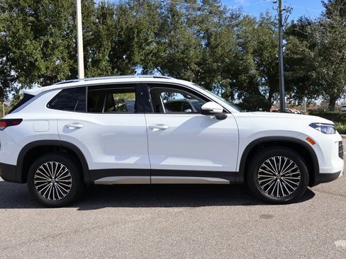 Certified 2025 Volkswagen Tiguan S image 8