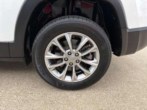 Used 2022 Jeep Cherokee Latitude Lux image 27