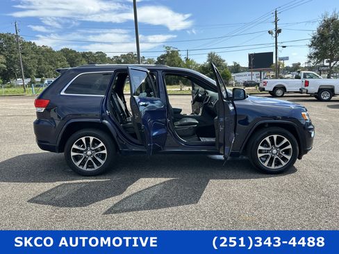 Used 2017 Jeep Grand Cherokee Overland image 31