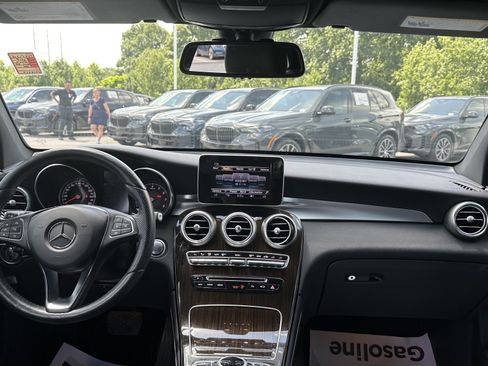 Used 2018 Mercedes-Benz GLC 300 4MATIC image 30