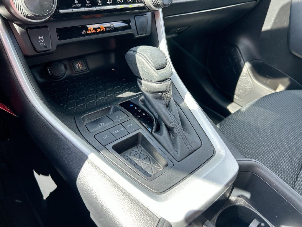 Certified 2023 Toyota RAV4 LE FWD image 25