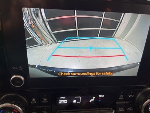 Used 2023 Toyota Highlander XLE image 14