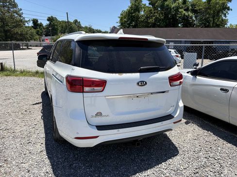 Used 2016 Kia Sedona LX w/ Option Group 020 FWD image 2