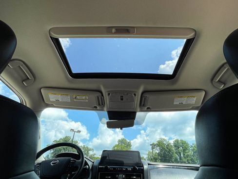 Used 2024 Nissan Armada Platinum w/ Captain's Chairs Package RWD image 15