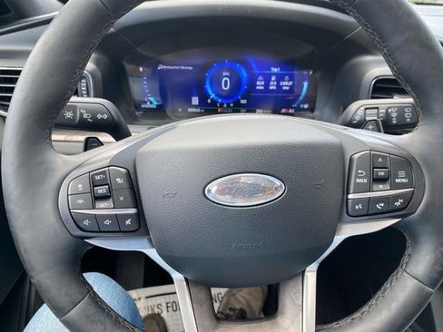 Used 2020 Ford Explorer Platinum w/ Premium Technology Package AWD/4WD image 13