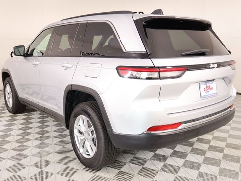 Used 2025 Jeep Grand Cherokee Laredo X RWD image 22
