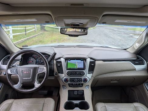 Used 2019 GMC Yukon XL SLT w/ Open Road Package AWD/4WD image 32