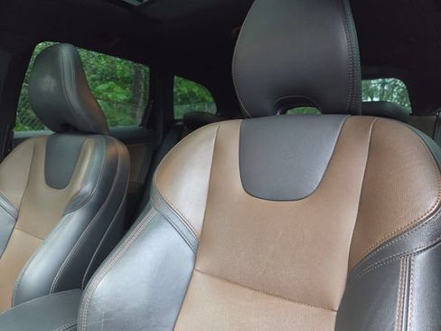 Used 2016 Volvo XC60 T5 Platinum w/ Climate Package FWD image 13