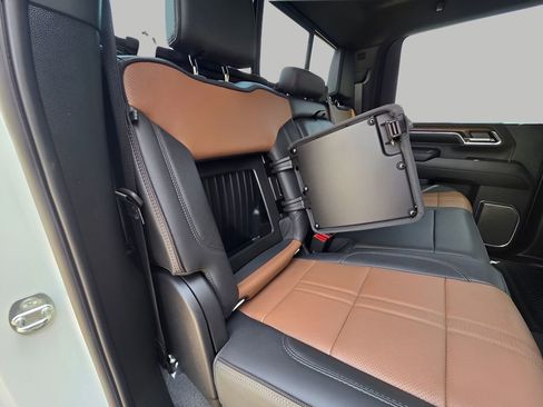 Used 2024 Chevrolet Silverado 2500 High Country image 10