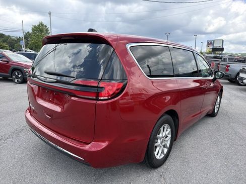 Used 2025 Chrysler Pacifica Select FWD image 6