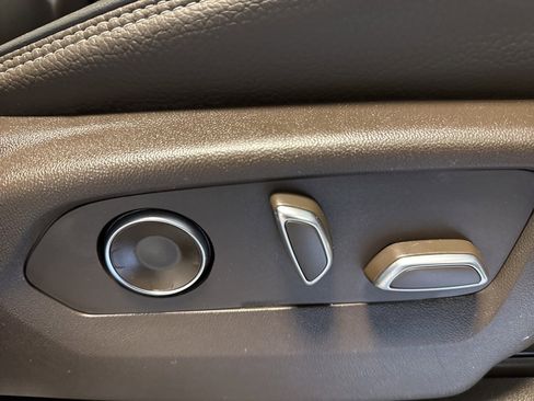 Used 2021 GMC Yukon Denali w/ Denali Premium Package image 37