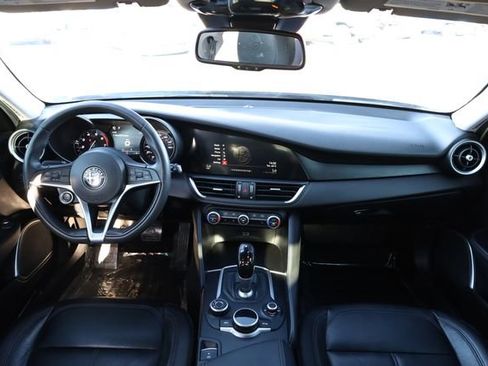 Used 2018 Alfa Romeo Giulia AWD image 13