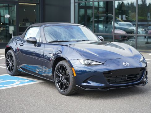 New 2026 MAZDA MX-5 Miata Club w/ Interior Package RWD image 1