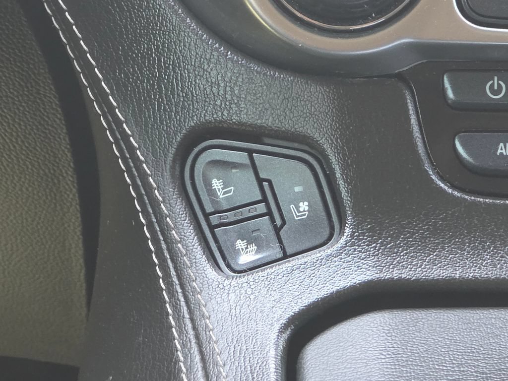 Used 2019 Chevrolet Suburban Premier AWD/4WD image 16