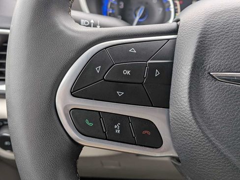 Used 2024 Chrysler Pacifica Touring-L FWD image 23