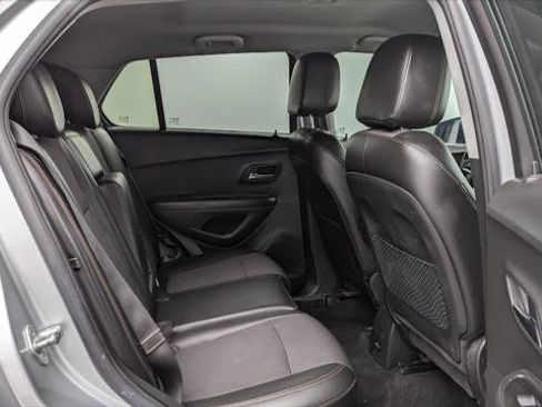 Used 2020 Chevrolet Trax LT w/ LT Convenience Package image 18