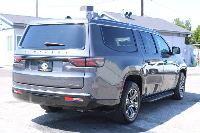 Used 2024 Jeep Wagoneer L Series II w/ Flexible Seating Group AWD/4WD image 5