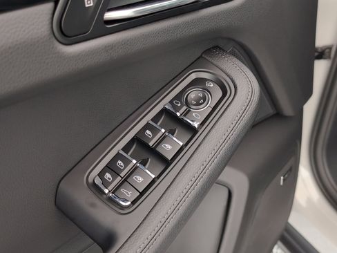 Used 2025 Porsche Macan image 27