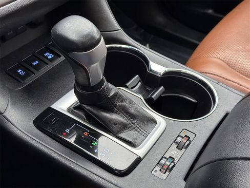 Used 2018 Toyota Highlander Limited image 32