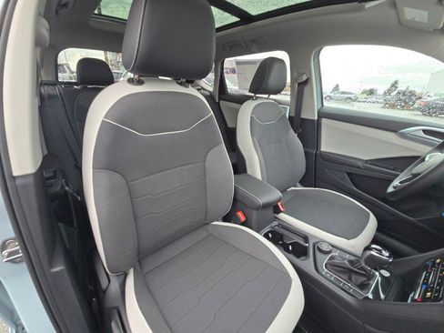 New 2026 Volkswagen Taos SE AWD/4WD image 13