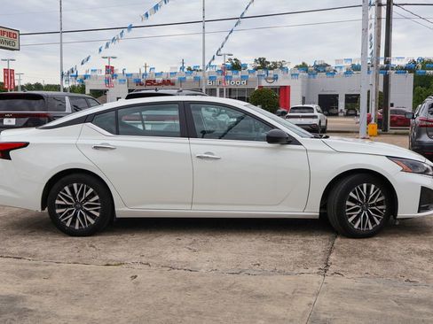 Used 2025 Nissan Altima 2.5 SV FWD image 20