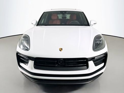 Certified 2025 Porsche Macan image 6