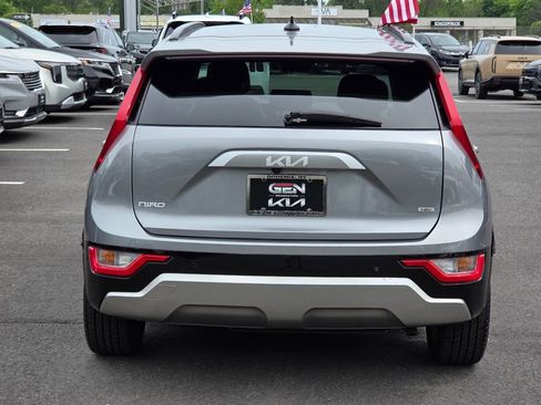 Used 2023 Kia Niro EX Touring FWD image 5