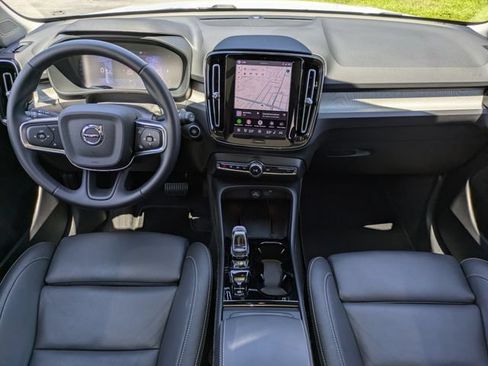 Certified 2026 Volvo XC40 B5 Plus AWD/4WD image 19