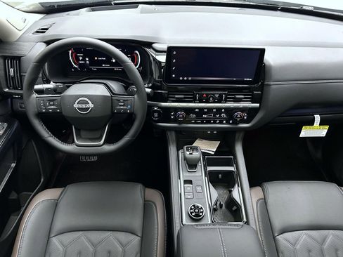 New 2026 Nissan Pathfinder Platinum AWD/4WD image 13