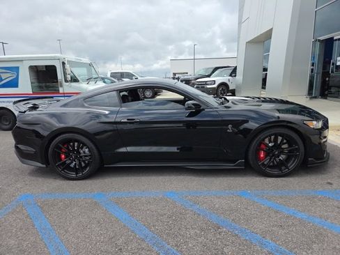 Used 2021 Ford Mustang Shelby GT500 w/ Technology Package RWD image 2