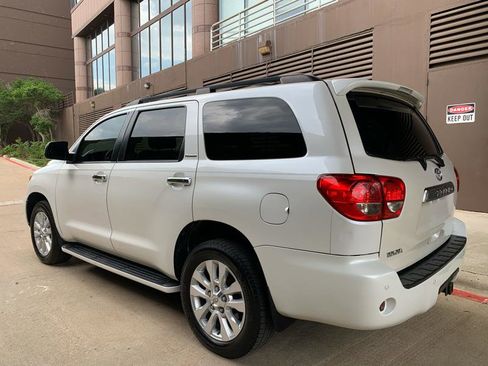 Used 2010 Toyota Sequoia Platinum RWD image 7