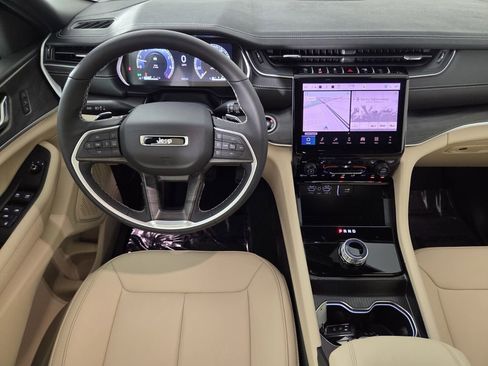 New 2025 Jeep Grand Cherokee Limited image 11