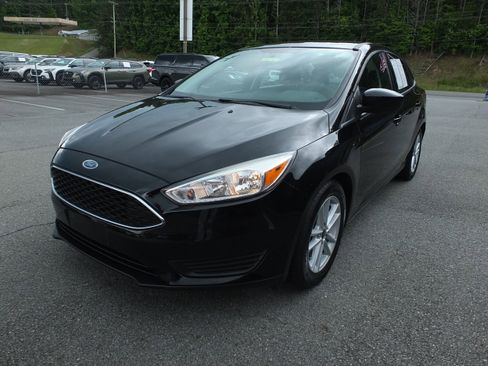 Used 2018 Ford Focus SE FWD image 7