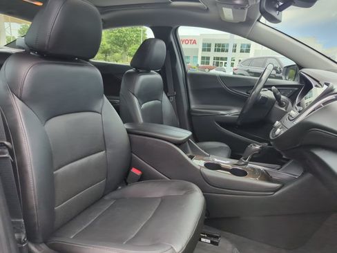 Used 2018 Chevrolet Malibu Premier w/ Premier Sun and Wheel Package FWD image 26