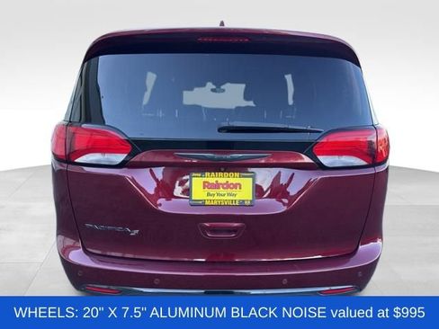 Used 2018 Chrysler Pacifica Touring-L w/ Premium Audio Group image 7