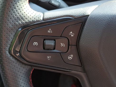 Used 2024 Chevrolet Trax RS w/ Sunroof Package image 17