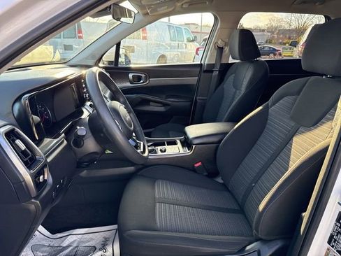 Used 2023 Kia Sorento LX image 18