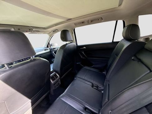 Used 2021 Volkswagen Tiguan SE w/ Panoramic Sunroof Package FWD image 23