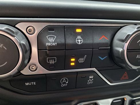 Used 2021 Jeep Gladiator Mojave w/ Cold Weather Group image 8