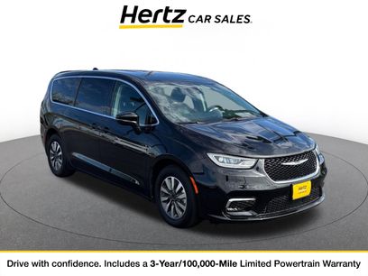 Used 2023 Chrysler Pacifica Touring-L