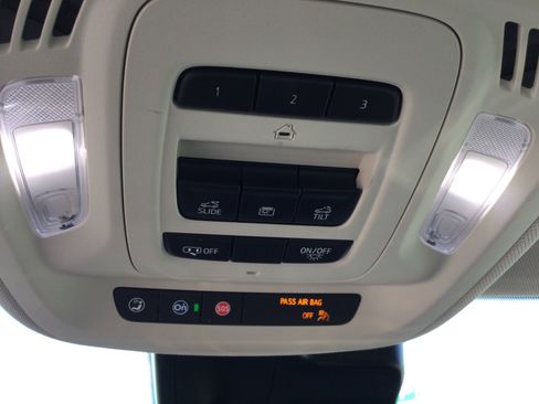 Used 2023 Buick Envision Avenir AWD/4WD image 22