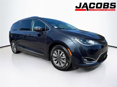 Used 2020 Chrysler Pacifica Limited w/ Advanced Safetytec Group