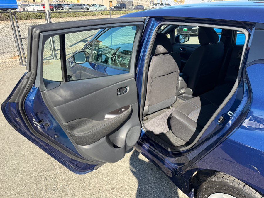 Used 2025 Nissan Leaf S FWD image 40