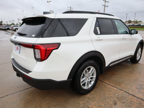 New 2025 Ford Explorer Active image 23