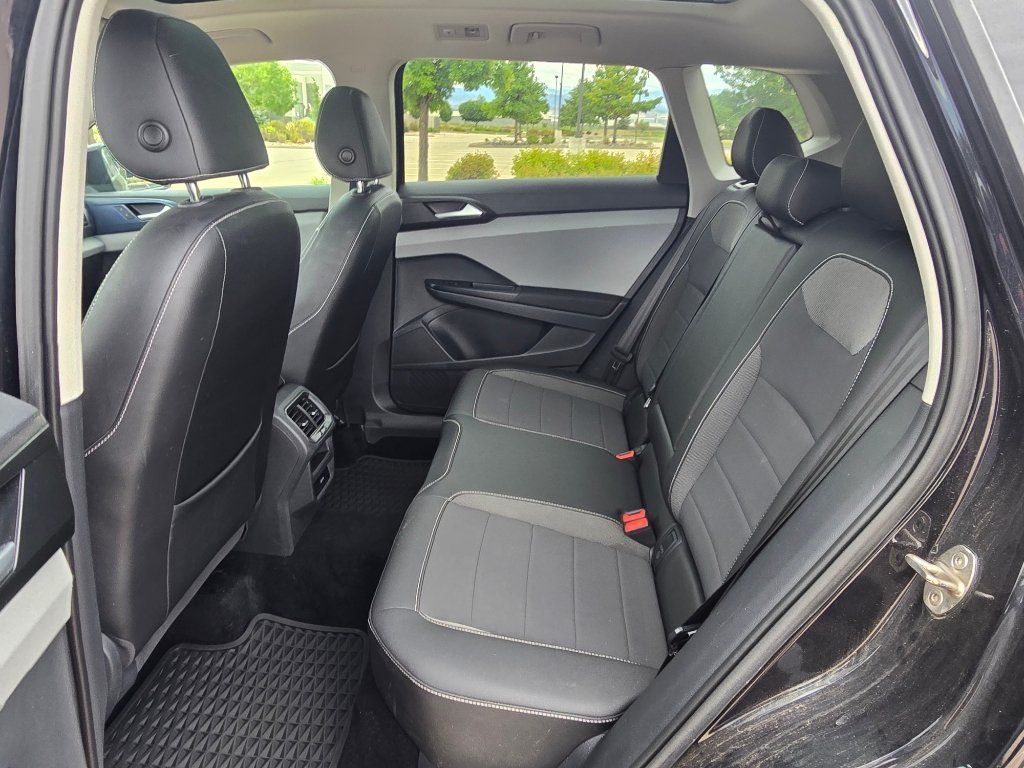 Used 2023 Volkswagen Taos SE w/ Panoramic Sunroof Package FWD image 15