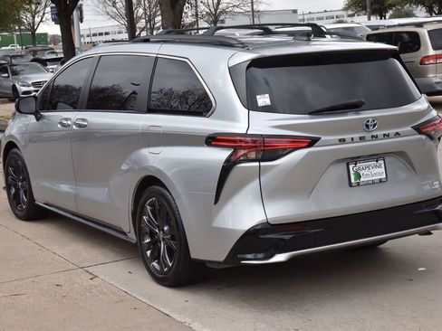 Used 2023 Toyota Sienna XSE w/ XSE Plus Package image 10