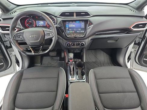 Used 2023 Chevrolet TrailBlazer RS w/ Sun and Liftgate Package FWD image 9
