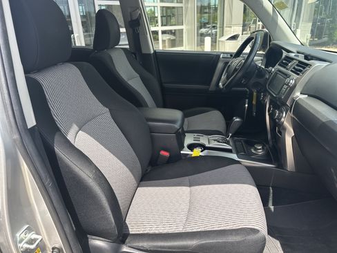 Used 2018 Toyota 4Runner SR5 AWD/4WD image 15